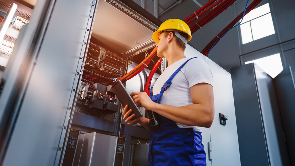 Η επόμενη γενιά εκατομμυριούχων θα είναι ηλεκτρολόγοι και υδραυλικοί – Γιατί συμφωνούν Nvidia και Blackrock