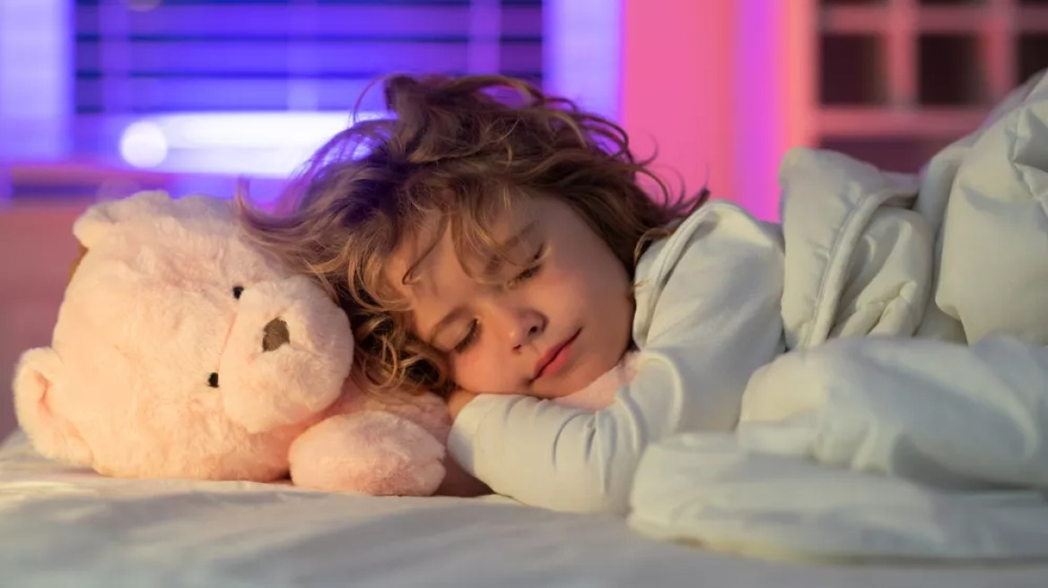 Τα παιδιά κοιμούνται (αρκετά) λιγότερο απ’ όσο νομίζουν οι γονείς – Μελέτη αποκαλύπτει