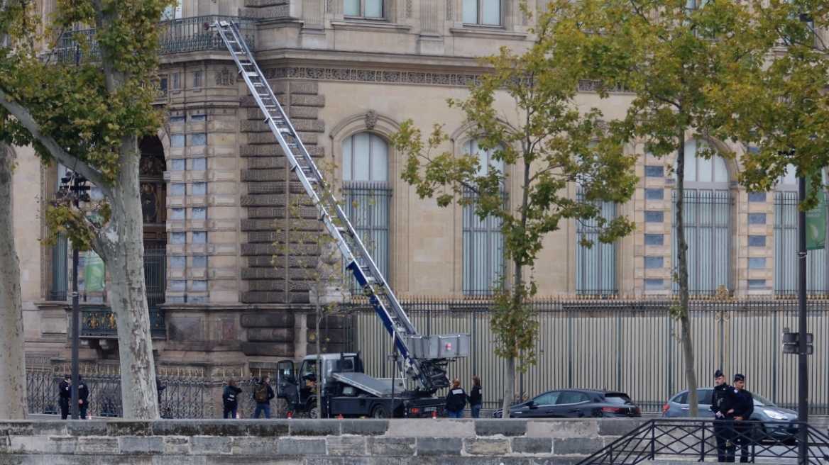 Μουσείο του Λούβρου: Πάνω από 60 ερευνητές στο κυνήγι των ληστών - Τα κενά ασφαλείας και οι προειδοποιήσεις 