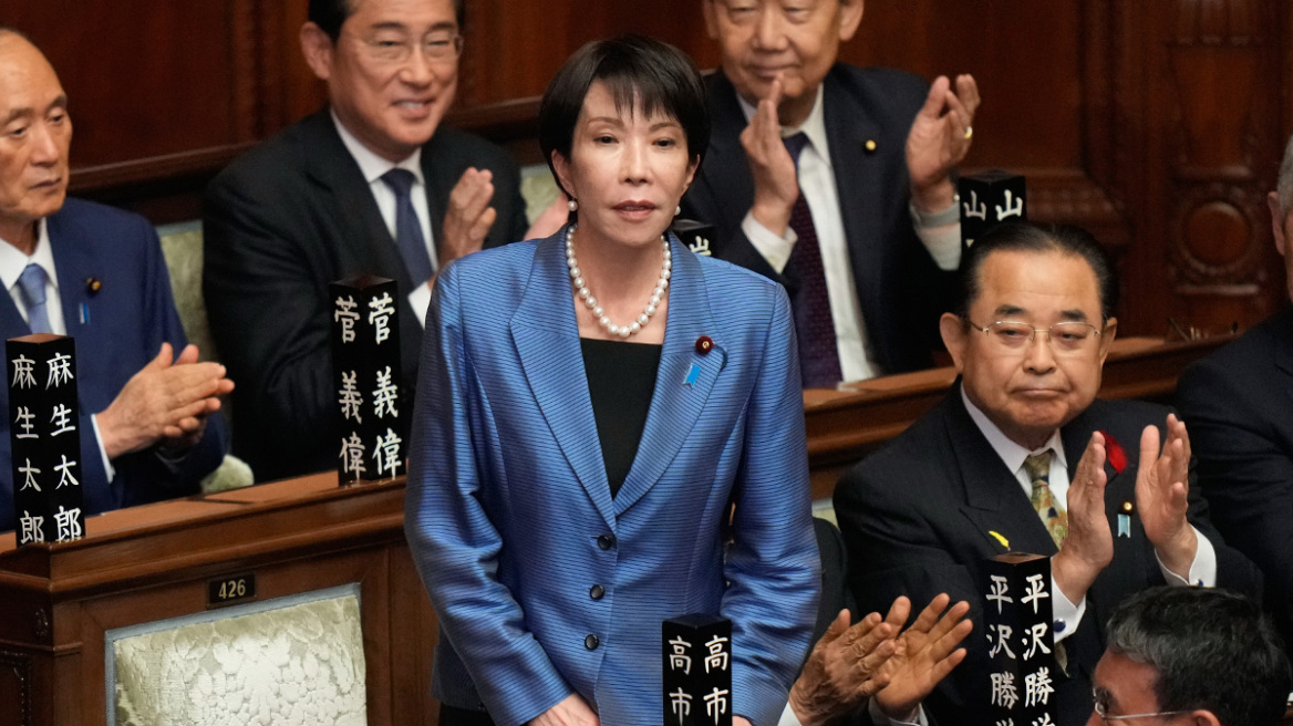 Σανάε Τακαΐτσι: Μία πρώην ντράμερ της heavy metal που θαυμάζει τη Θάτσερ γίνεται η πρώτη γυναίκα πρωθυπουργός της Ιαπωνίας