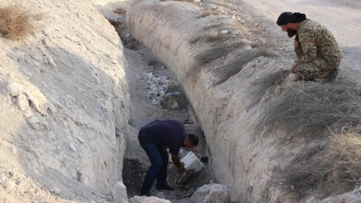 Άλλος ένας ομαδικός τάφος εντοπίστηκε στη Συρία – Τα περισσότερα θύματα ήταν γυναίκες και παιδιά

