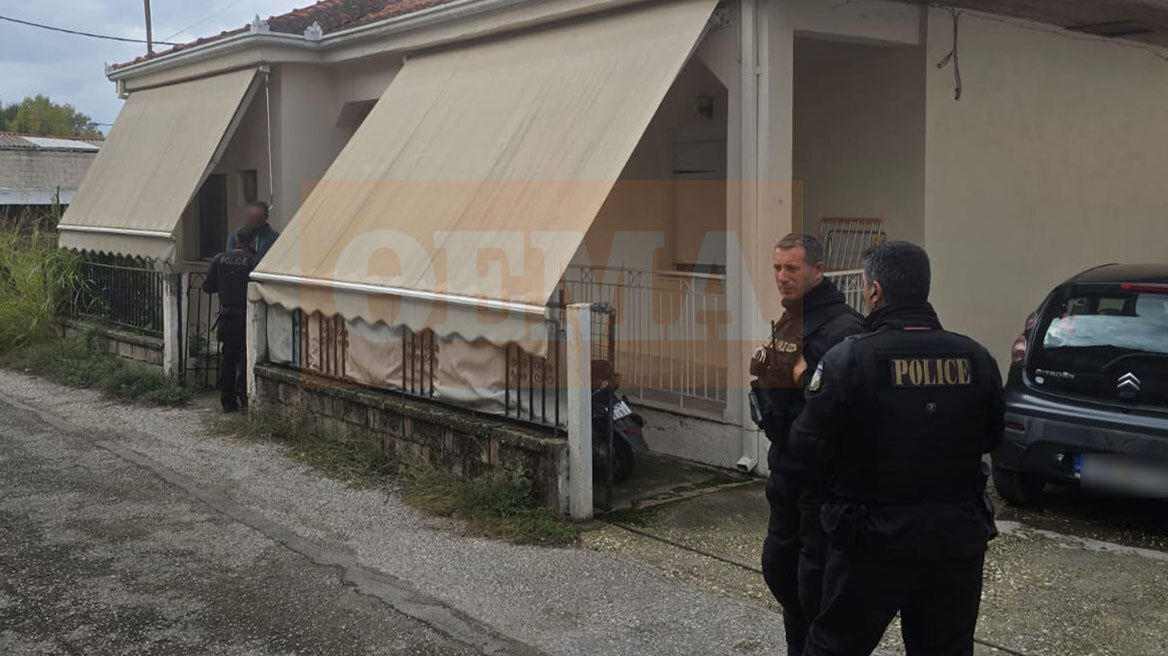 Έβλεπαν μαζί τηλεόραση, πήρε την πετσέτα από το μπάνιο και έπνιξε τη μητέρα του ο 18χρονος στα Τρίκαλα