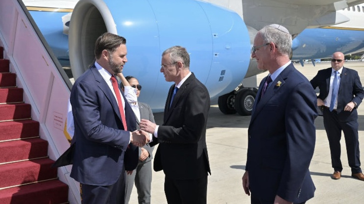 Στο Ισραήλ έφτασε ο Βανς - Θα επισκεφτεί τις αμερικανικές δυνάμεις κοντά στη Γάζα, αύριο το ραντεβού με Νετανιάχου