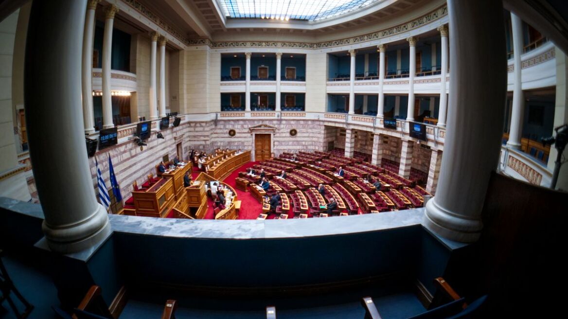 Live η μάχη στη Βουλή - Απορρίφθηκαν οι ενστάσεις αντισυνταγματικότητας για την τροπολογία του Αγνωστου Στρατιώτη
