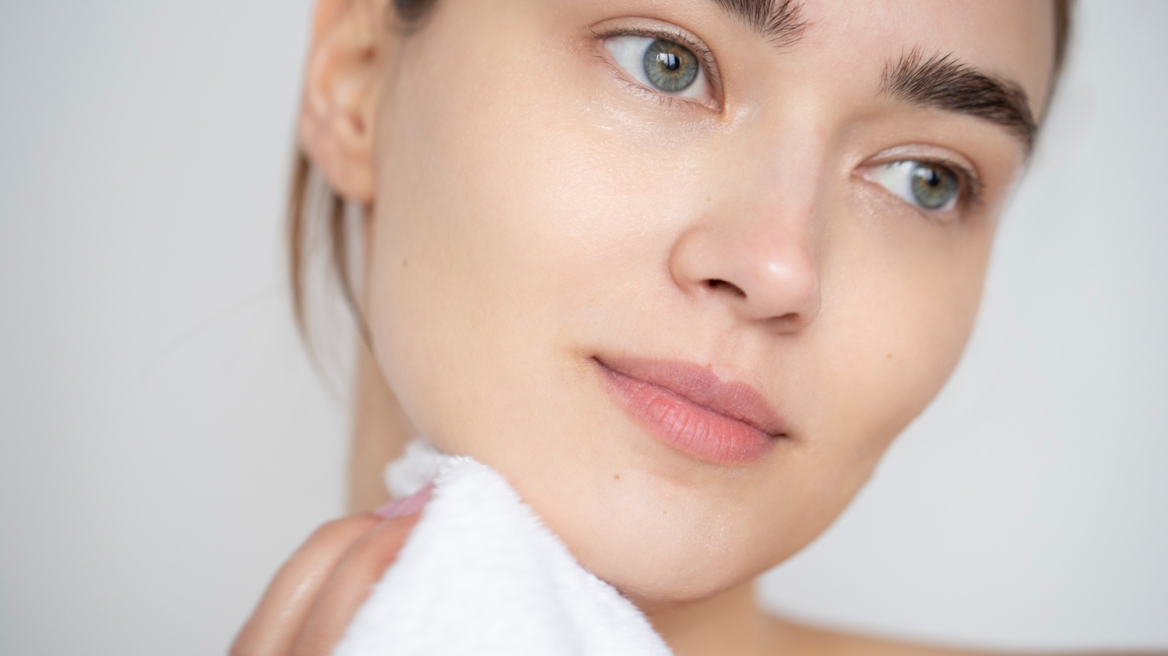 Οι δύο πιο απλοί τρόποι για να βρούμε τι τύπο επιδερμίδας έχουμε στο σπίτι
