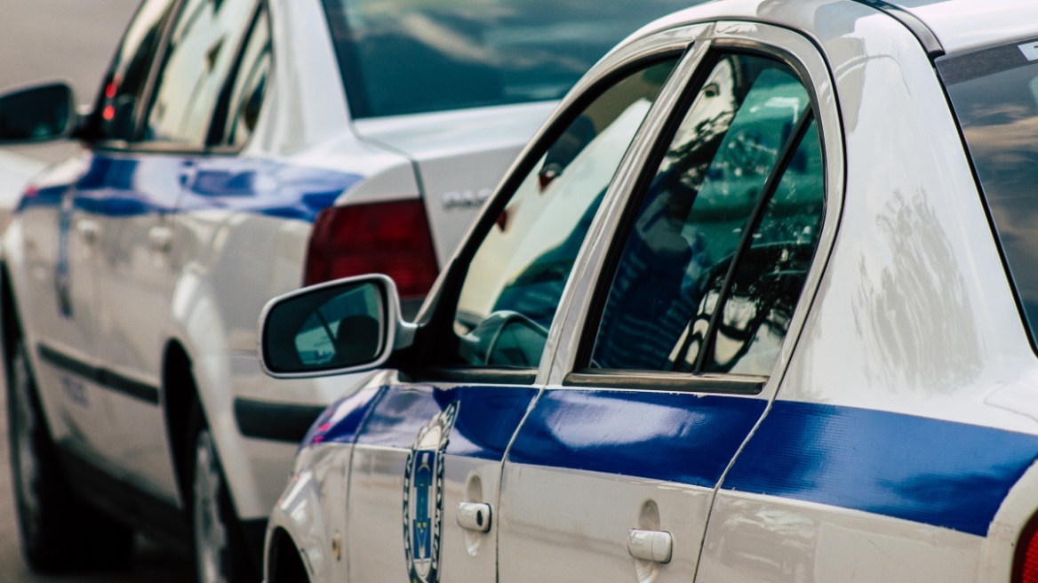 Ζευγάρι ξυλοκόπησε αστυνομικό στη μέση του δρόμου στον Λαγκαδά μετά από λογομαχία Ζευγάρι ξυλοκόπησε αστυνομικό στη μέση του δρόμου στον Λαγκαδά μετά από λογομαχία