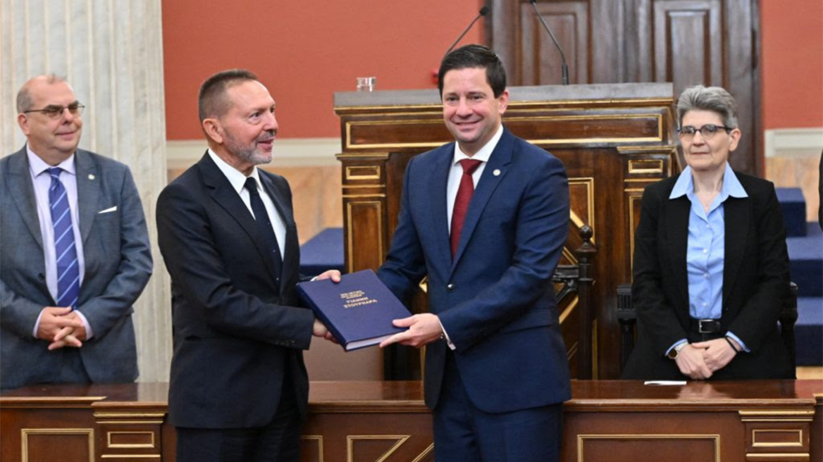 Το Πανεπιστήμιο Αθηνών τίμησε την προσφορά του Γιάννη Στουρνάρα στην οικονομική επιστήμη και τη δημόσια ζωή