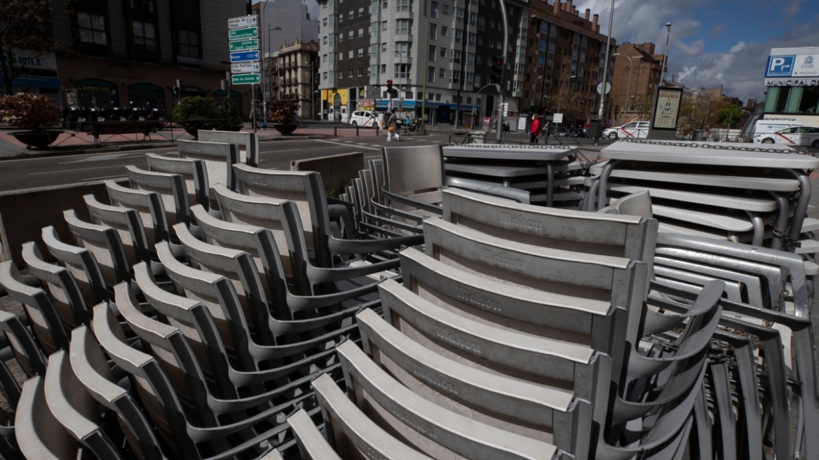 Ισπανία: Συνελήφθη συμμορία για την κλοπή 1.000 καρεκλών από εστιατόρια