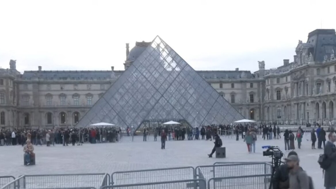 Το Λούβρο άνοιξε ξανά σήμερα τις πύλες του μετά την κλοπή κοσμημάτων αξίας 88 εκατ. ευρώ - Δείτε βίντεο