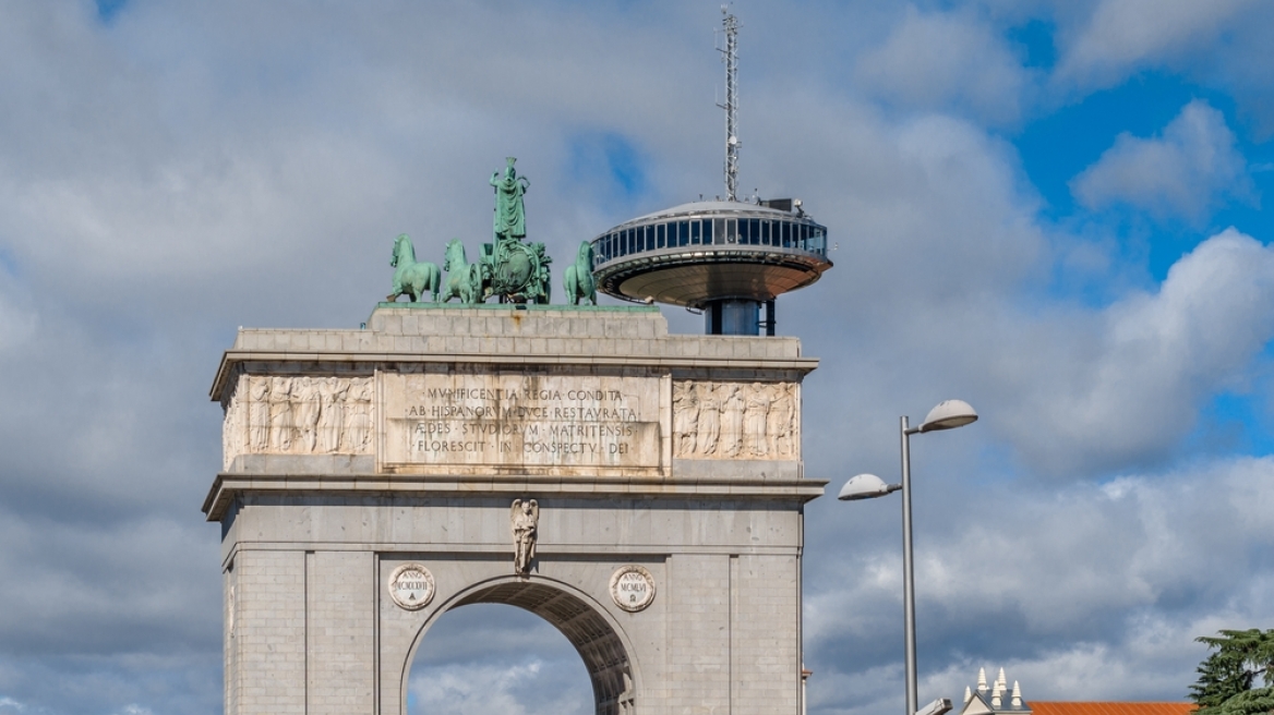 Η κυβέρνηση της Ισπανίας απομακρύνει τα σύμβολα του φρανκισμού από τους δημόσιους χώρους