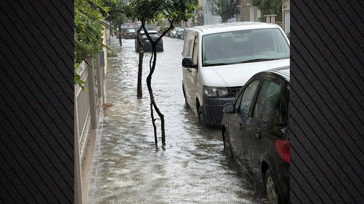 Μεσολόγγι: Μεγάλα προβλήματα από την καταρρακτώδη βροχή – Πλημμύρισαν δρόμοι 
