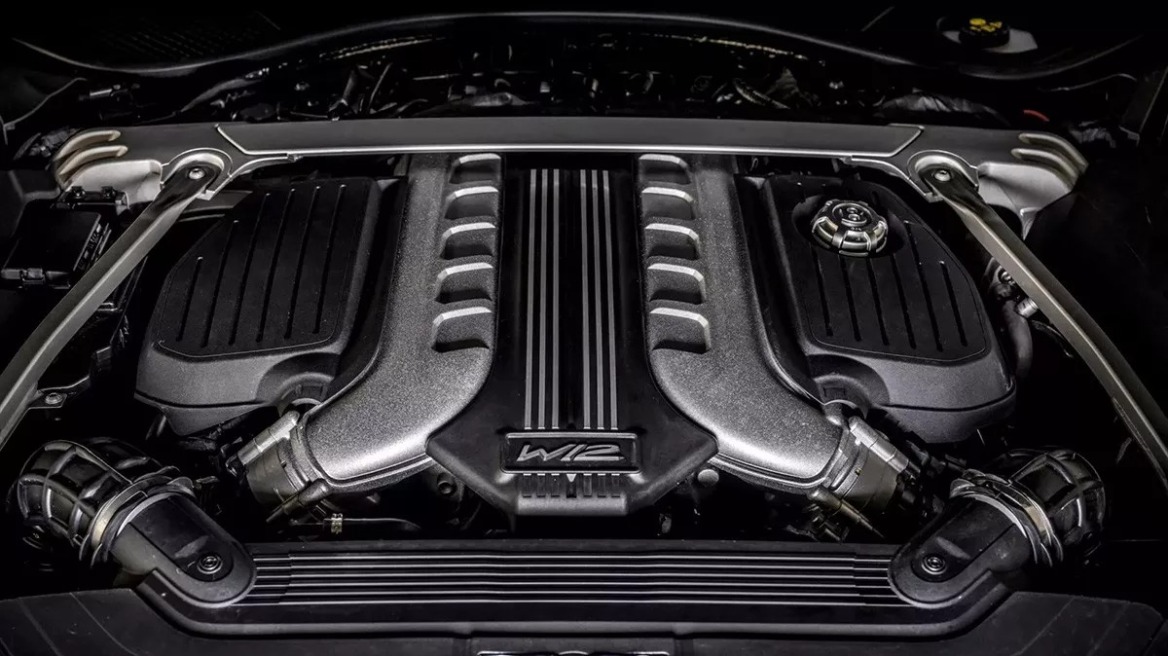 H Porsche εξελίσσει ένα νέο W12 κινητήρα