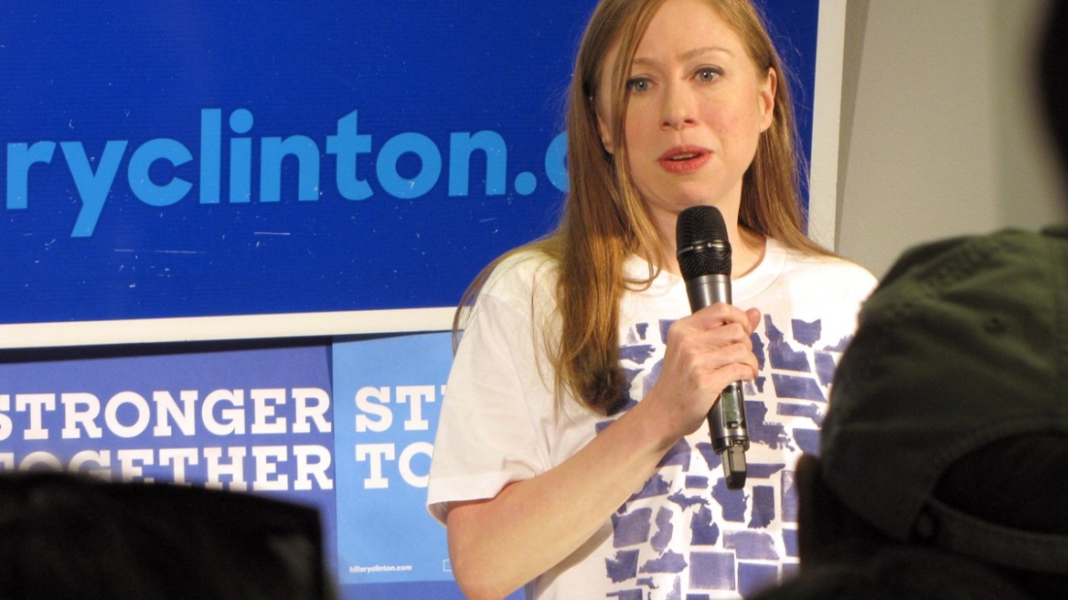 Πυρά της Τσέλσι Κλίντον κατά Τραμπ για την ανακαίνιση στον Λευκό Οίκο: Ισοπεδώνει την ιστορία του