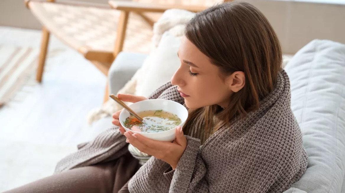 Η σούπα που «καταπολεμά» το κρυολόγημα – Ποια είναι τα δυνατά συστατικά της
