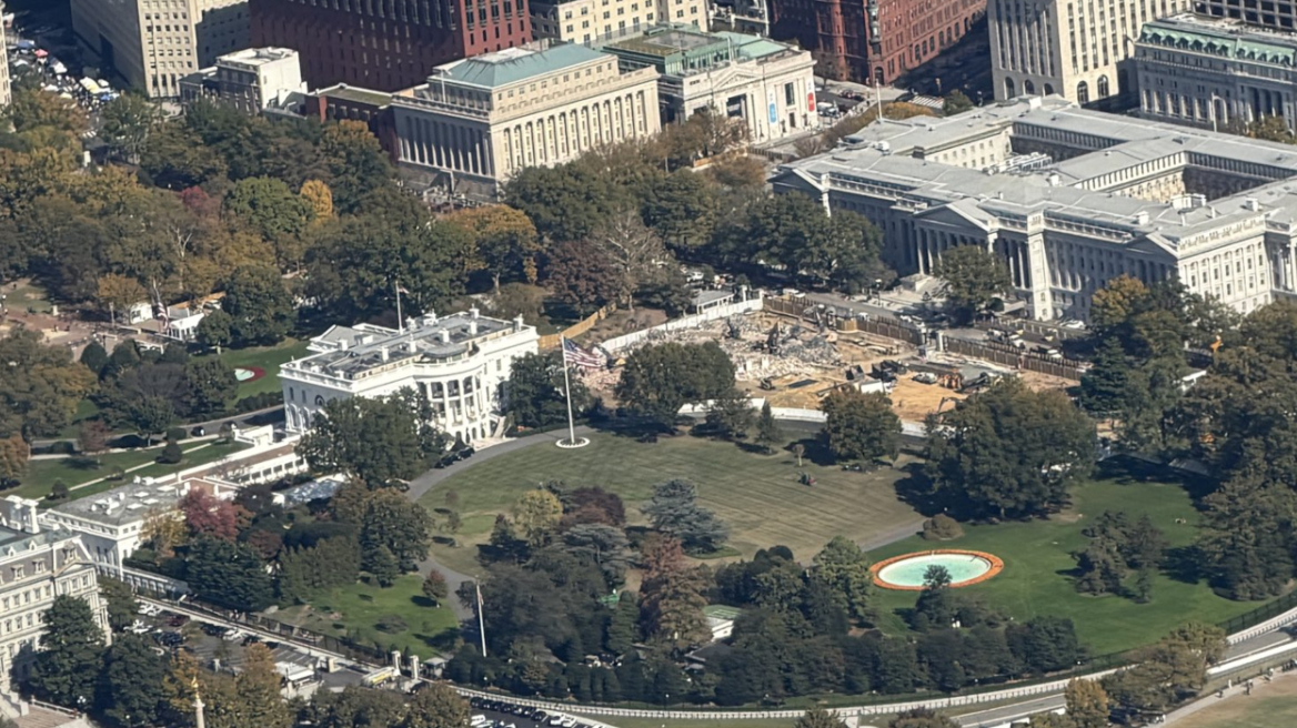 Ο Τραμπ κατεδάφισε τον… μισό Λευκό Οίκο - Δορυφορικές εικόνες από την γκρεμισμένη Ανατολική Πτέρυγα όπου θα κατασκευαστεί η αίθουσα χορού Ο Τραμπ κατεδάφισε τον… μισό Λευκό Οίκο - Δορυφορικές εικόνες από την γκρεμισμένη Ανατολική Πτέρυγα όπου θα κατασκευαστεί η αίθουσα χορού