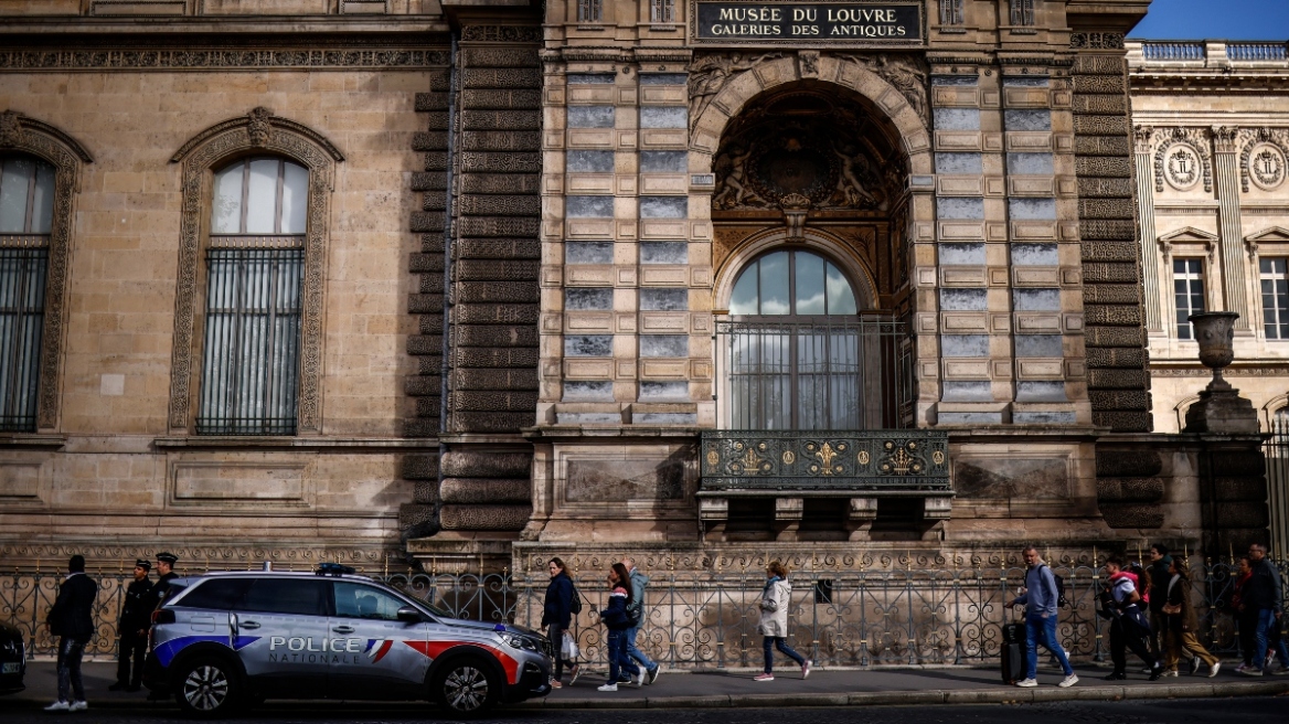 Politico: Γιατί το φιάσκο στο Μουσείο του Λούβρου ήταν αναπόφευκτο
