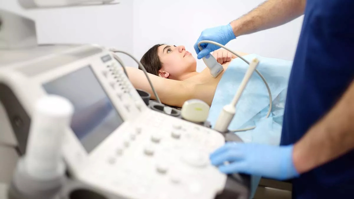 Καρκίνος Μαστού: Πόσο σημαντική είναι η διερεύνηση σε Ειδικά Κέντρα Μαστού – Τα 4 στάδια της εξέτασης
