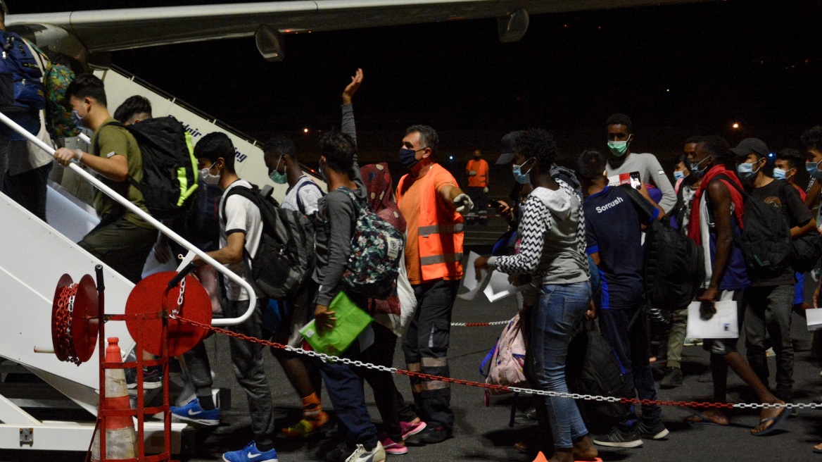 Πρώτη πτήση επιστροφής Σύρων αιτούντων άσυλο από την Αθήνα στη Δαμασκό μετά από 14 χρόνια