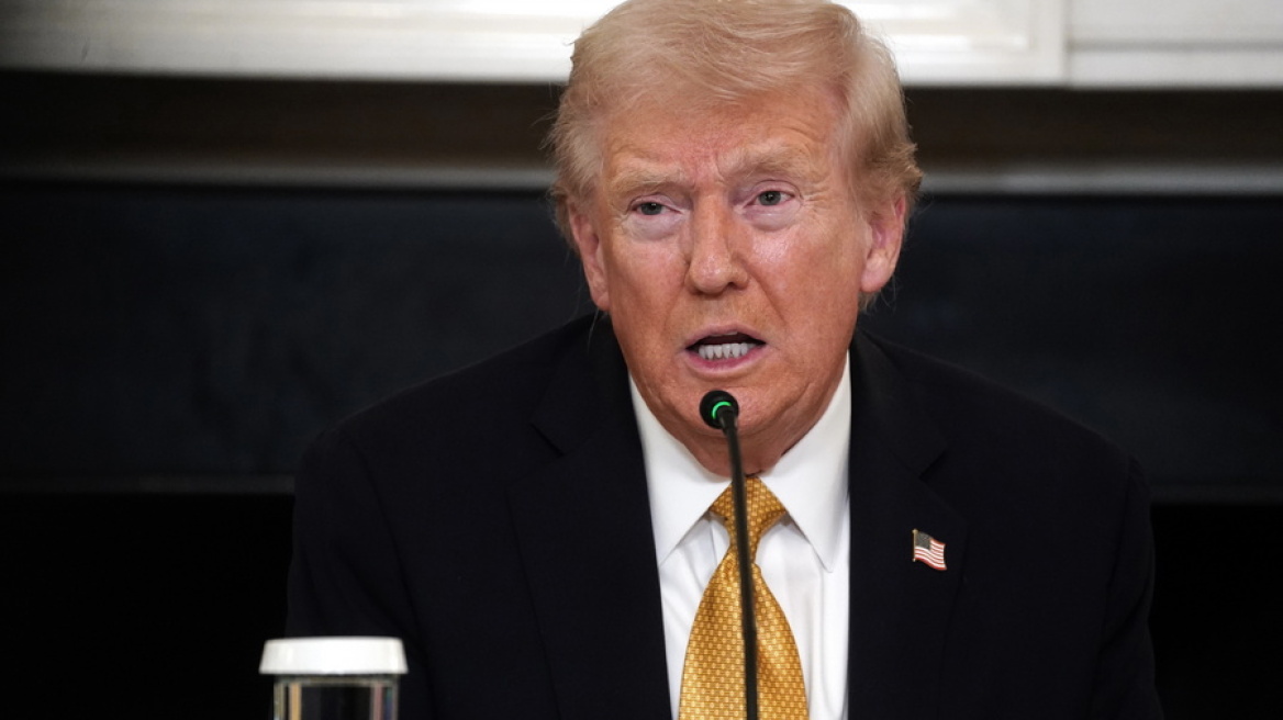 Ο Ντόναλντ Τραμπ επέβαλε επιπρόσθετους δασμούς 10% στον Καναδά