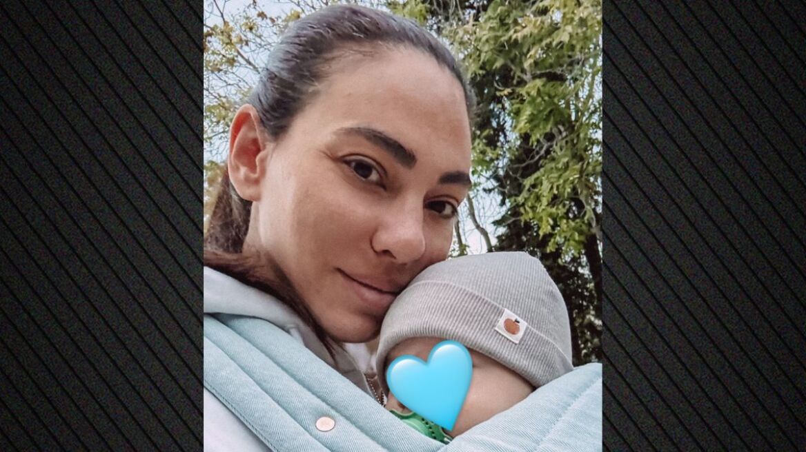 Η Ευρυδίκη Βαλαβάνη φωτογραφήθηκε αγκαλιά με τον γιο της: Όλος μου ο κόσμος, γράφει
