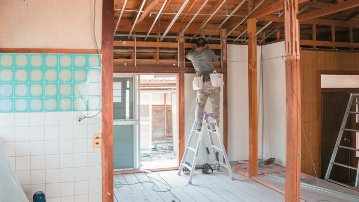 Ψαλίδι στο «Εξοικονομώ» – Καθυστερήσεις, γραφειοκρατία και 15.000 χαμένες κατοικίες