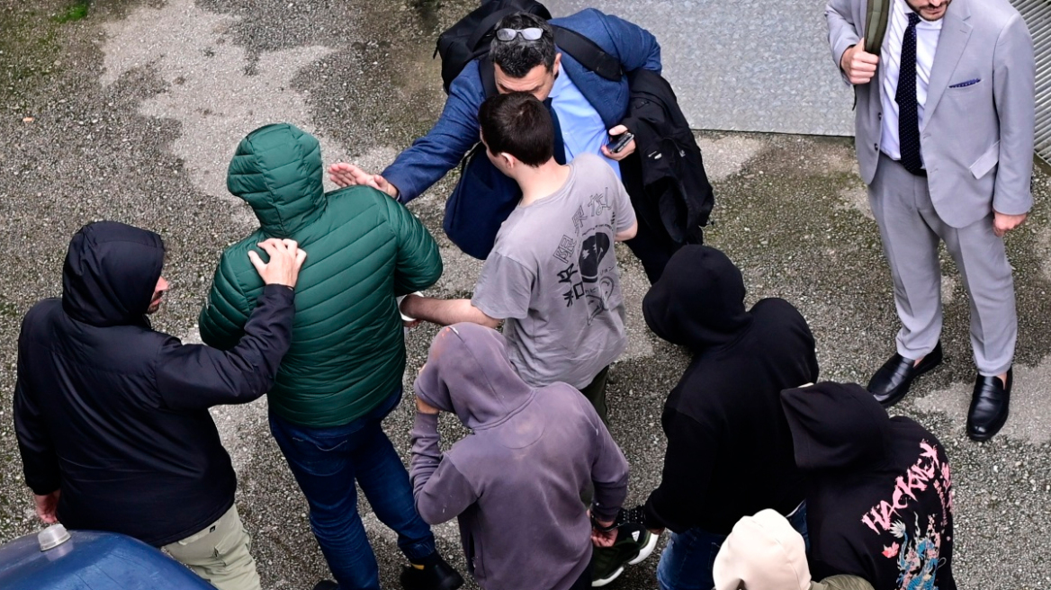 ΟΠΕΚΕΠΕ: Οι ακριβές τσάντες και το χλιδάτο lifestyle αναβάθμισαν το κατηγορητήριο για τον λογιστή - Συνεχίζονται οι απολογίες