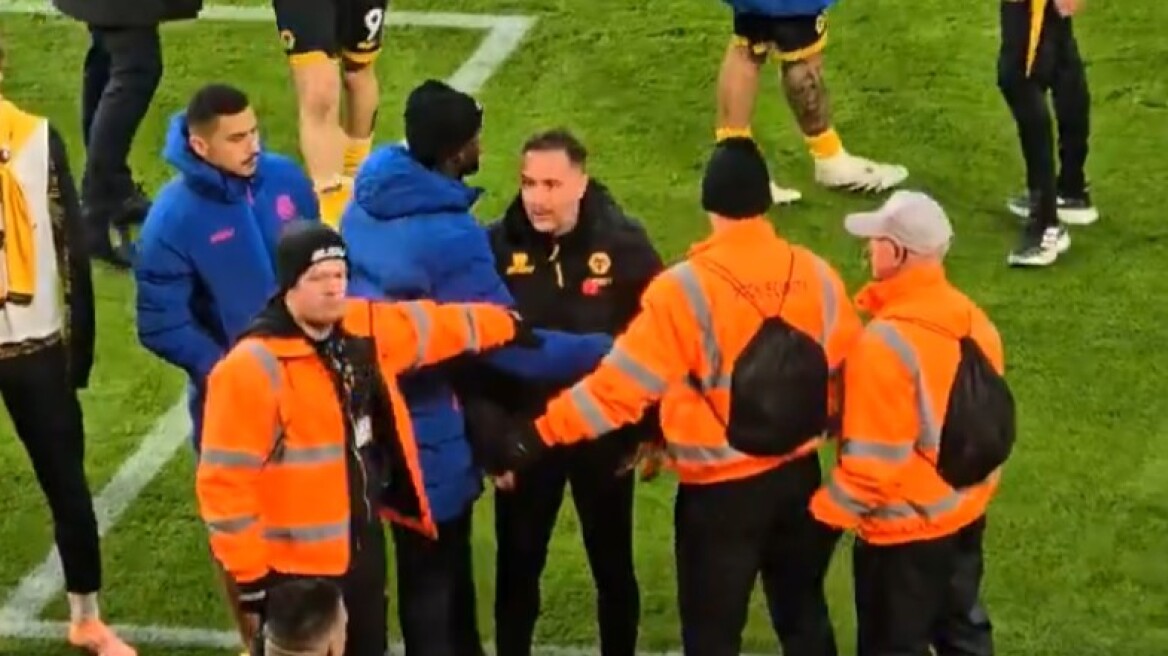 Βίτορ Περέιρα: Τσακώθηκε με οπαδούς της Γουλβς που ζήτησαν την απόλυσή του - Βίντεο 