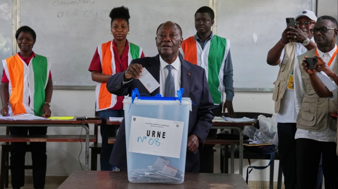 Ο Αλασάν Ουαταρά επανεκλέγεται πρόεδρος της Ακτής Ελεφαντοστού από τον πρώτο γύρο 