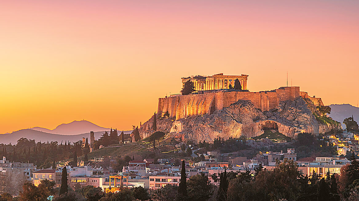 Ξημερώματα στην Αθήνα: Η ώρα άλλαξε, η πόλη ξυπνά