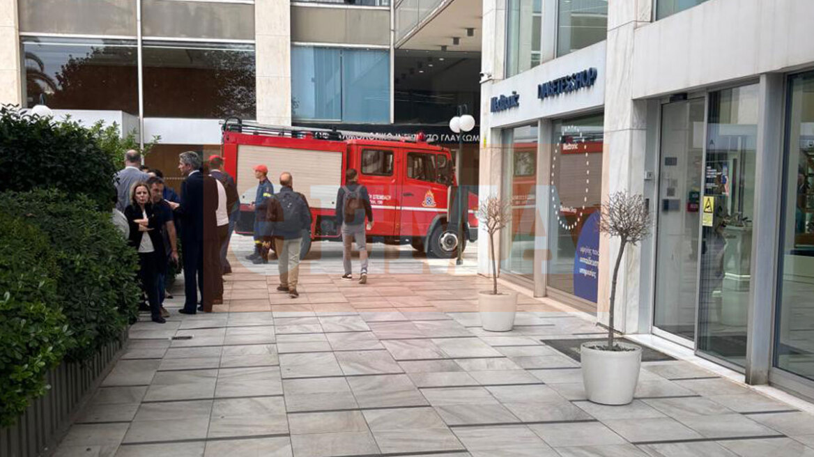 Έσβησε η φωτιά στον Πύργο Αθηνών - Δείτε φωτογραφίες και βίντεο