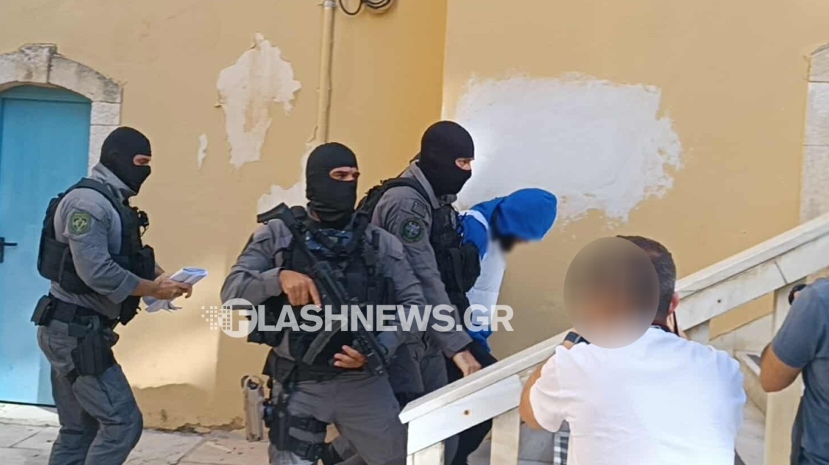 Με αλεξίσφαιρο στον εισαγγελέα ο 23χρονος από το ματωμένο γλέντι στην Κρήτη - Ποιος είναι ο βασικός ισχυρισμός του