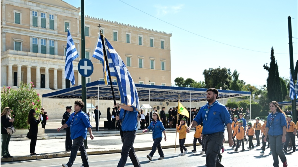Καιρός: Με ήλιο και μικρή πτώση της θερμοκρασίας οι παρελάσεις - Πού αναμένονται βροχές 