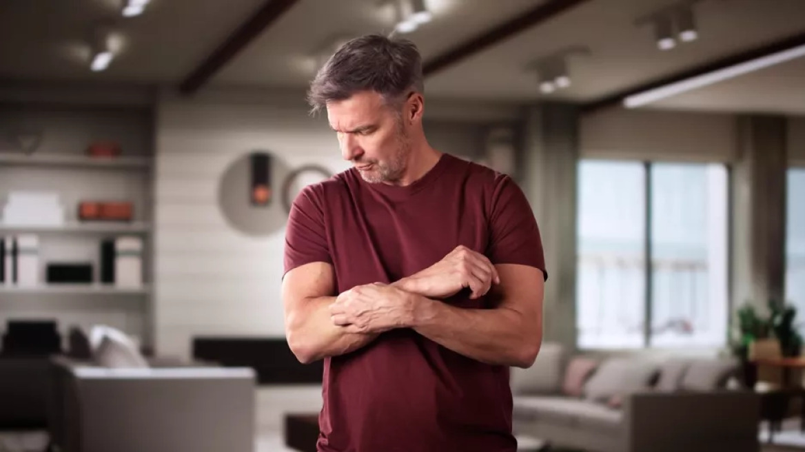 Η φλεγμονώδης νόσος που σημαδεύει το σώμα και την ψυχή 250.000 ατόμων στην Ελλάδα
