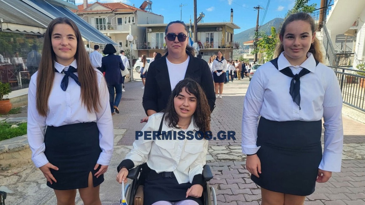 Συγκλονίζει η μητέρα της Αλεξίας που έκανε παρέλαση στις Θεσπιές - «Παίρνουμε δύναμη από εκείνη και αυτή από εμάς»