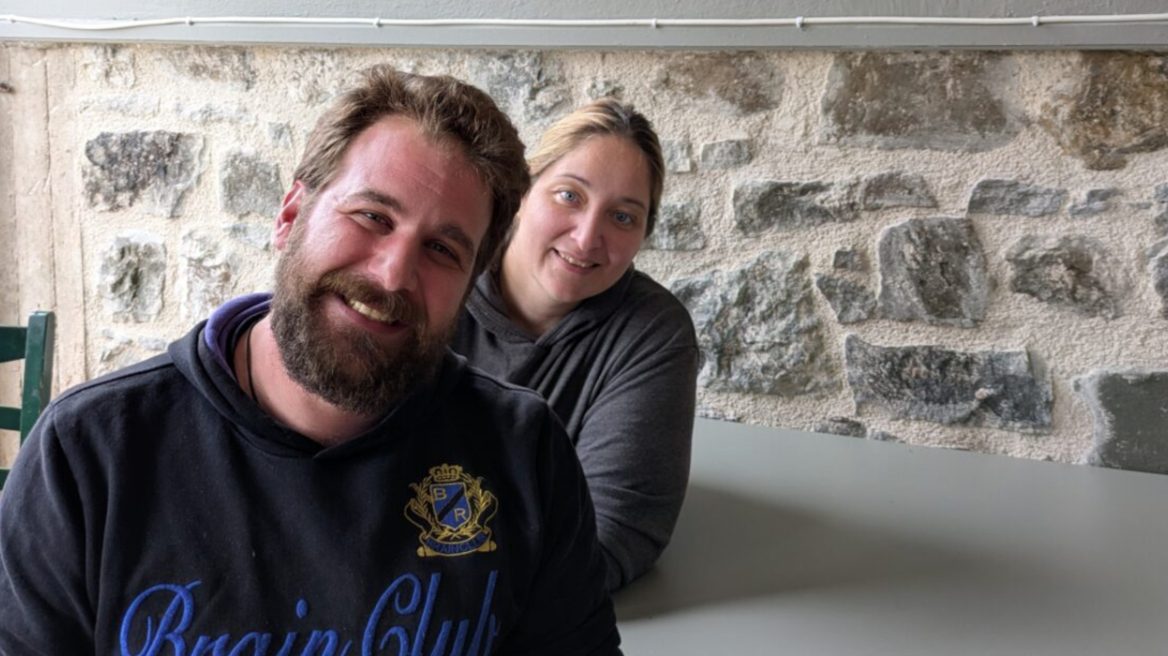 Φουρνά Ευρυτανίας: Η Βασιλική και ο Στέφανος, νέοι κάτοικοι του χωριού που ζωντάνεψε ξανά, άνοιξαν τη δική τους επιχείρηση