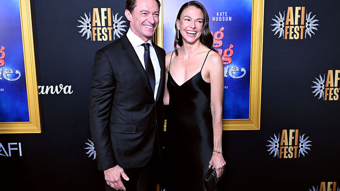 Χιου Τζάκμαν και Σάτον Φόστερ: Η εμφάνιση στα μαύρα που επιβεβαιώνει τη σχέση τους