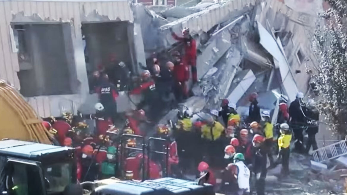 Τραγωδία στην Κωνσταντινούπολη: Δύο αδελφάκια ανασύρθηκαν νεκρά από τα συντρίμμια του επταώροφου κτιρίου που κατέρρευσε