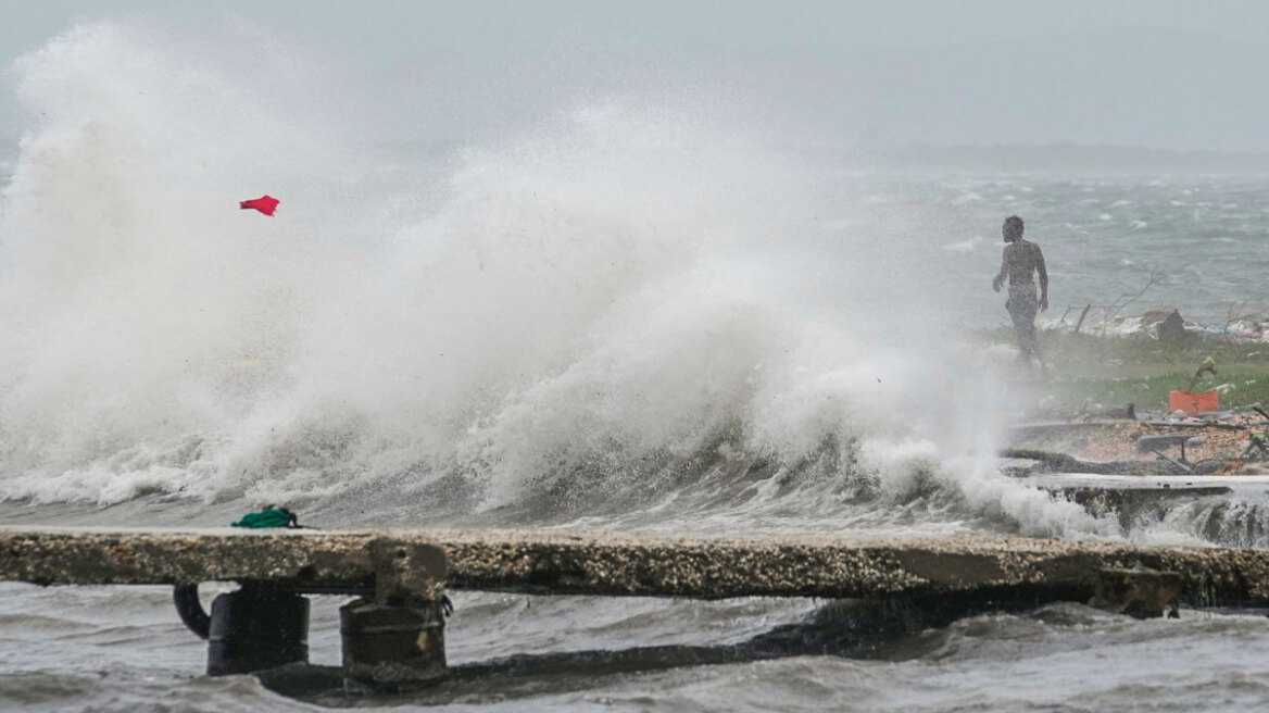 Ο τυφώνας Μελίσσα έφτασε στην Κούβα με ανέμους ταχύτητας 195 χλμ/ώρα - Δείτε βίντεο