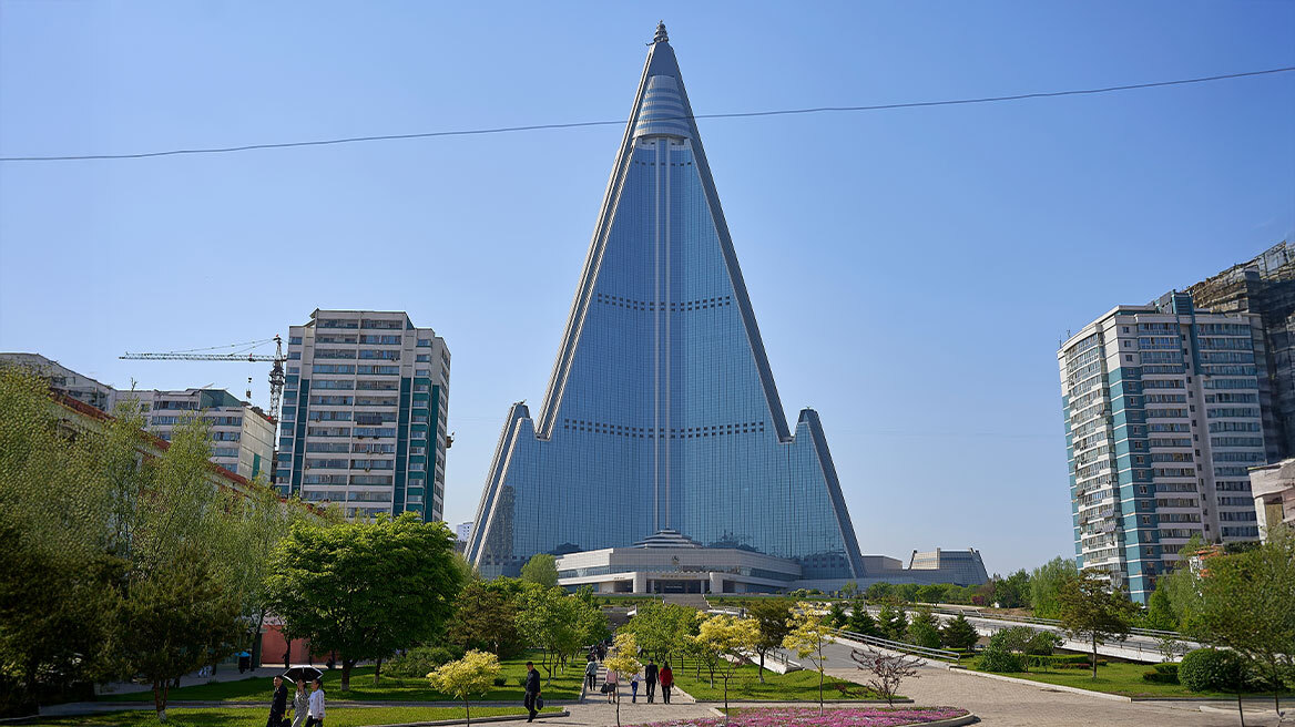 Το «Ξενοδοχείο της Καταστροφής»: Ξόδεψαν 700 εκατ. ευρώ για ένα κτίριο όπου δεν έμεινε ποτέ κανείς