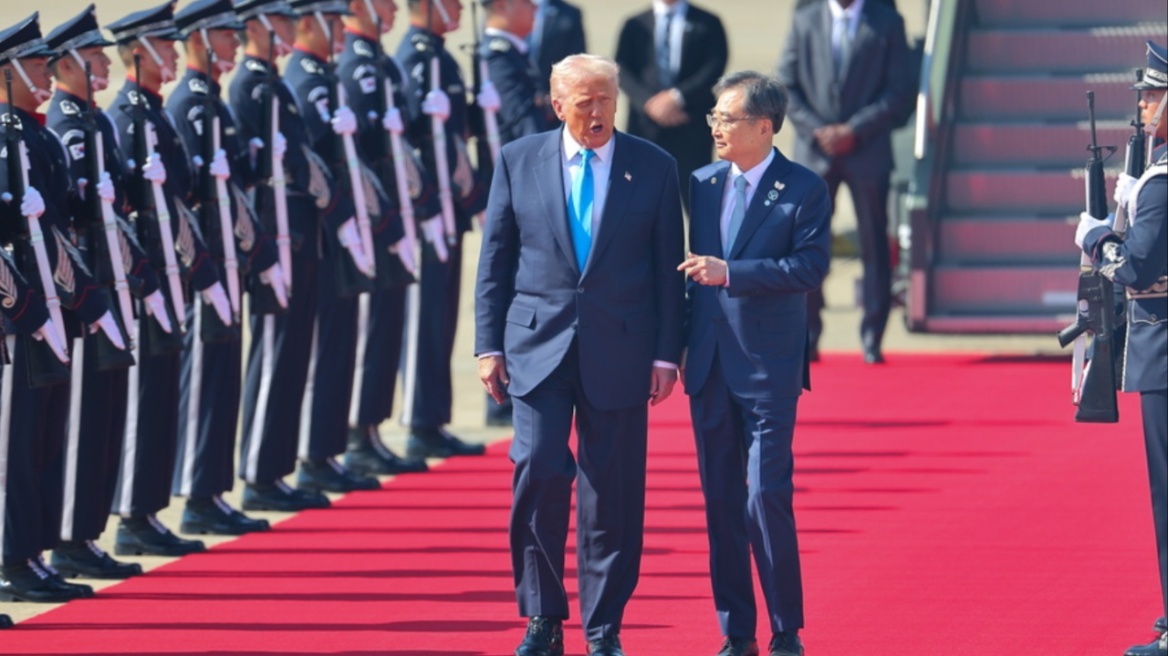 Ο Τραμπ λέει ότι προσβλέπει στις συνομιλίες με τον Τζινπίνγκ κατά την άφιξή του στη Νότια Κορέα 