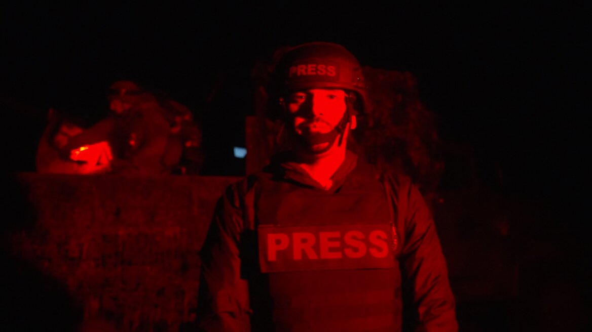 Τρόμος για δημοσιογράφο της Welt: Ρωσικό drone έσκασε δίπλα του ενώ έκανε γύρισμα στην Ουκρανία - Δείτε βίντεο