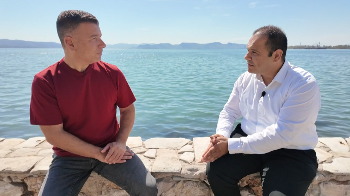 «Γιατί δεν πάντρεψα την κόρη μου στα επτά»: Ο πατέρας που έσπασε τους κανόνες των Ρομά στη νέα εκπομπή ΘΕΜΑ UNCUT