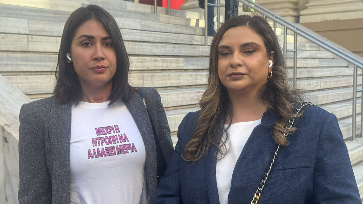 Έλενα Κρεμλίδου: Καταδικάστηκε ο 36χρονος αστυνομικός για την υπόθεση revenge porn - Το μήνυμα στη μπλούζα της