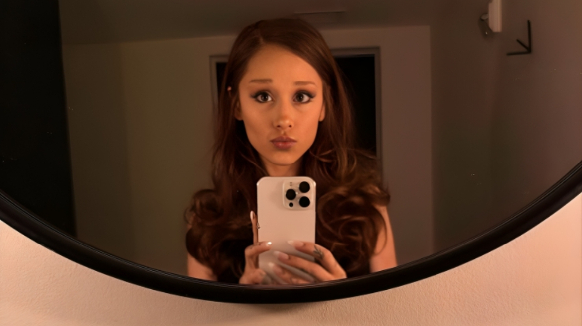 Η Αριάνα Γκράντε αποχαιρέτησε τα ξανθά μαλλιά της και τα έβαψε ξανά καστανά
