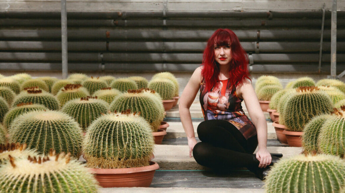 Λίνα Ρόκου: «Όσο αμφισβητούμε, αναρωτιόμαστε, αναθεωρούμε παραμένουμε ζωντανοί»
