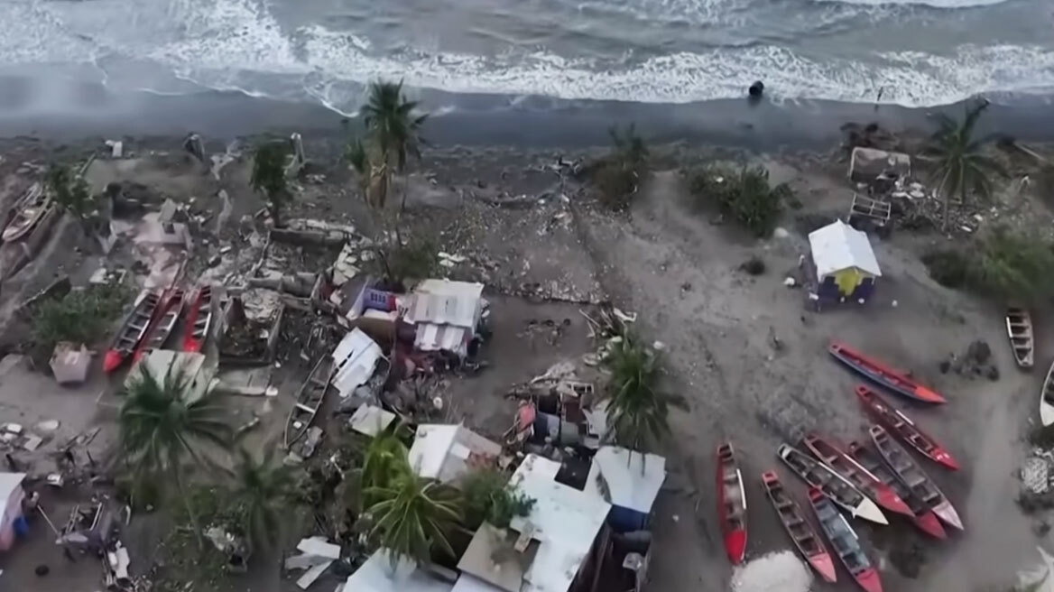 Εικόνες αποκάλυψης από τον κυκλώνα Μελίσα στη βόρεια Καραϊβική - Δείτε το φονικό πέρασμα από ψηλά