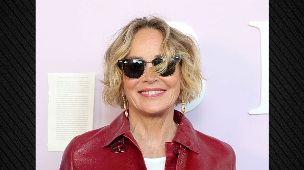 Η Σάρον Στόουν με κόκκινο τζάκετ και μαύρο παντελόνι - Εικόνα