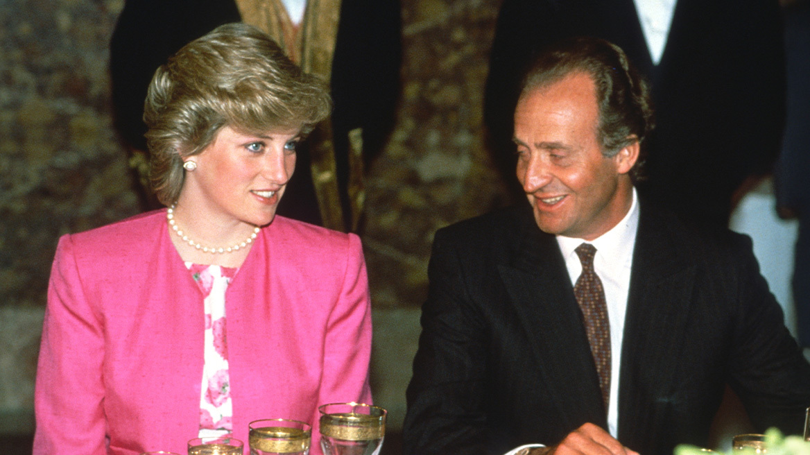 Ο Χουάν Κάρλος σπάει τη σιωπή του για τα περί ερωτικής σχέσης με την πριγκίπισσα Νταϊάνα – «Ψυχρή κι απόμακρη, εκτός αν ήταν μπροστά οι παπαράτσι»