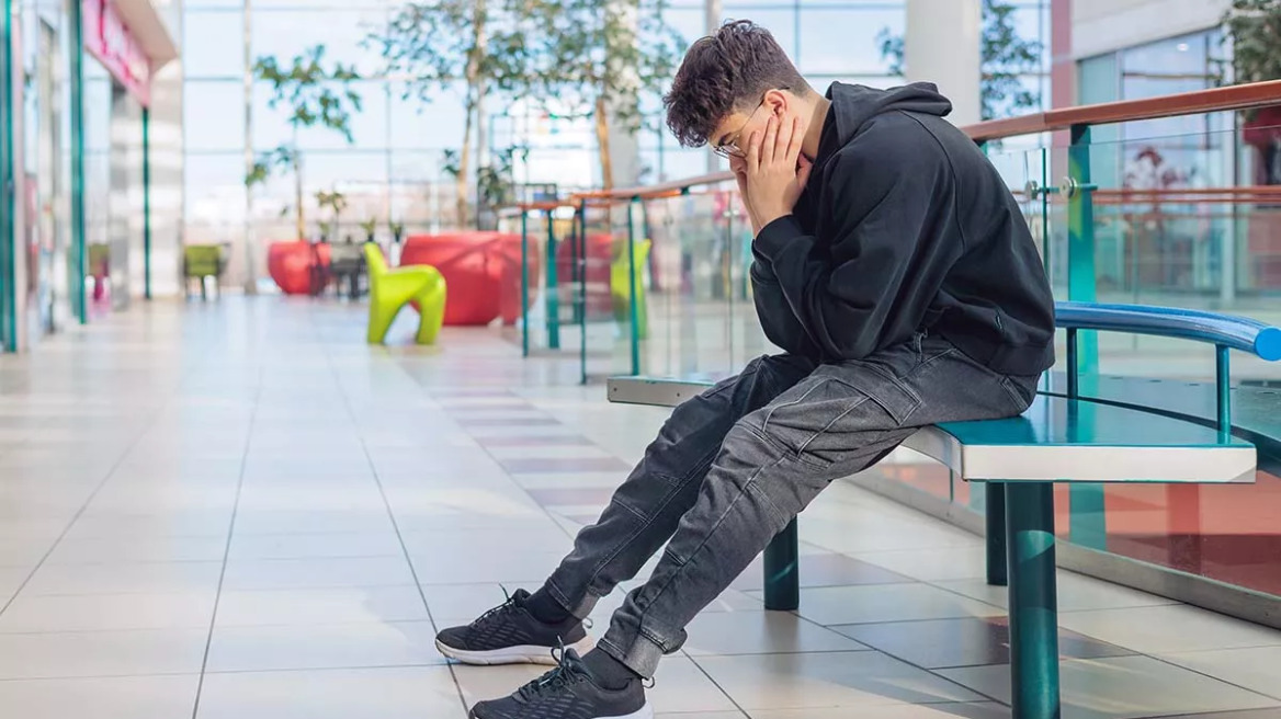 Αυτισμός: Γιατί κάποια άτομα στο φάσμα δεν μπορούν να μιλήσουν – Με ποιο τρόπο επικοινωνούν
