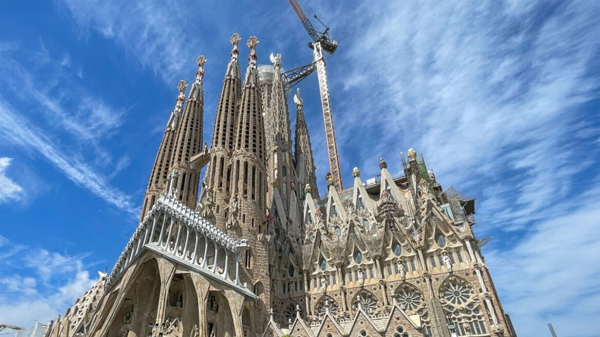 Η Σαγράδα Φαμίλια έγινε η ψηλότερη εκκλησία στον κόσμο με ύψος 162,91 μέτρα - Είναι υπό κατασκευή από το... 1882